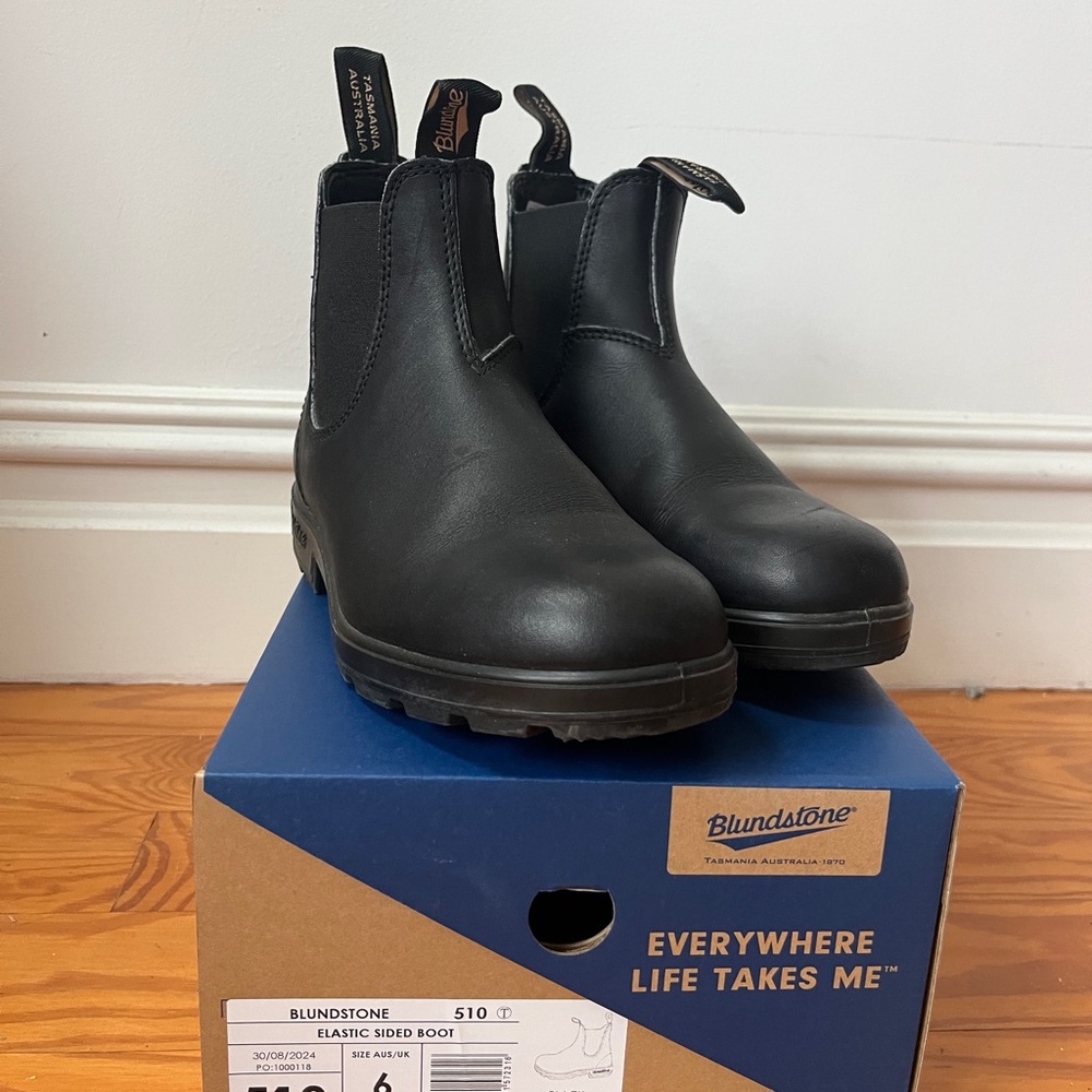 Blundstone Black Chelsea Boots unisex USA W-9 USA M-7